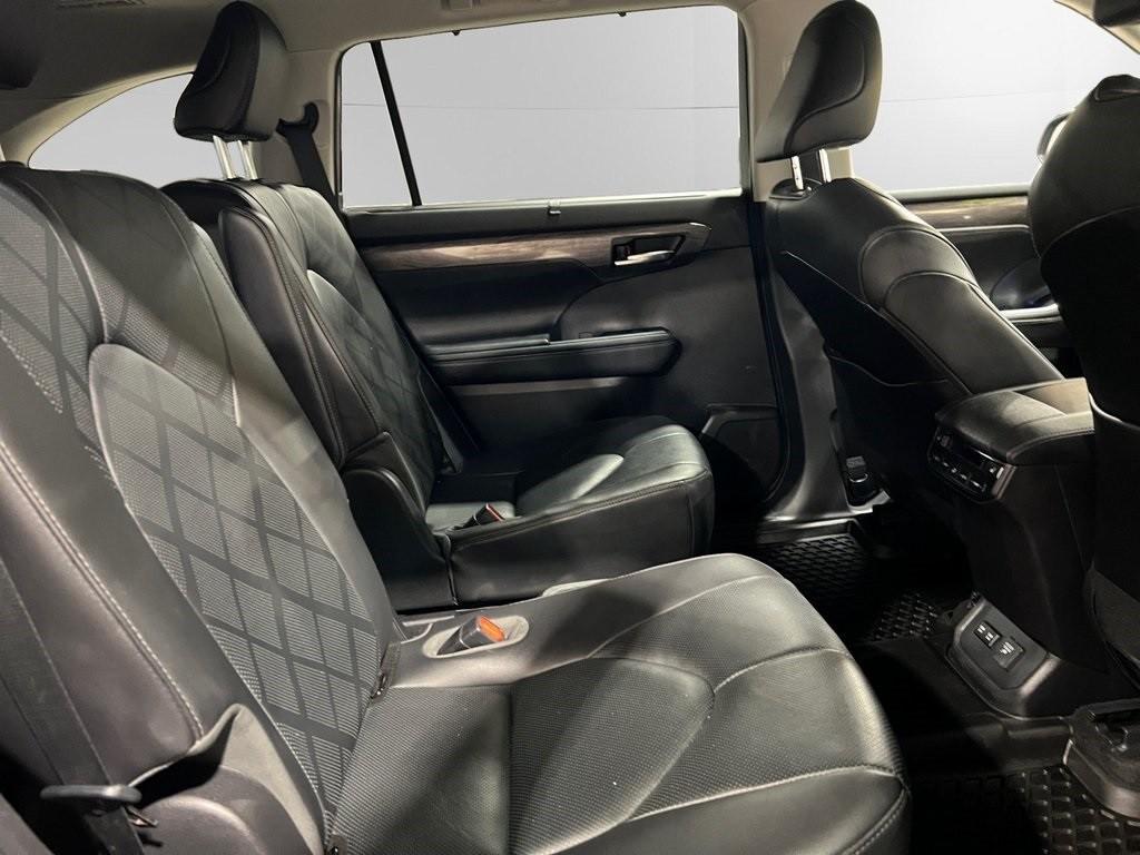 used 2020 Toyota Highlander Hybrid car, priced at $39,995