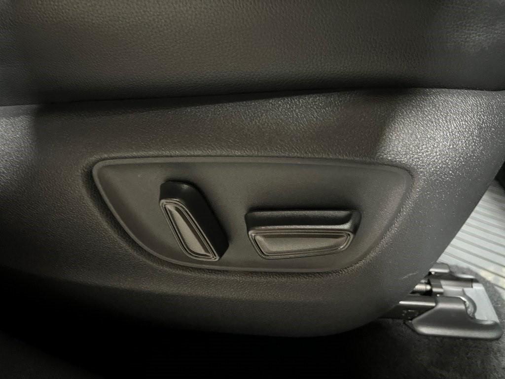 used 2020 Toyota Highlander Hybrid car, priced at $39,995