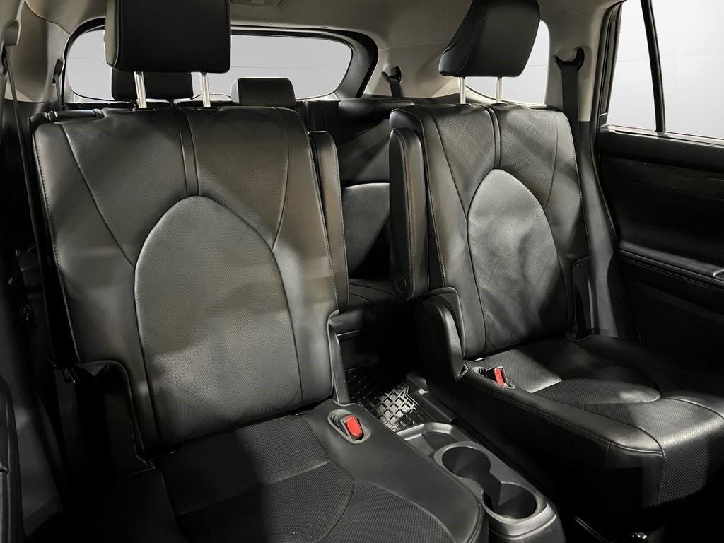 used 2020 Toyota Highlander Hybrid car, priced at $39,995