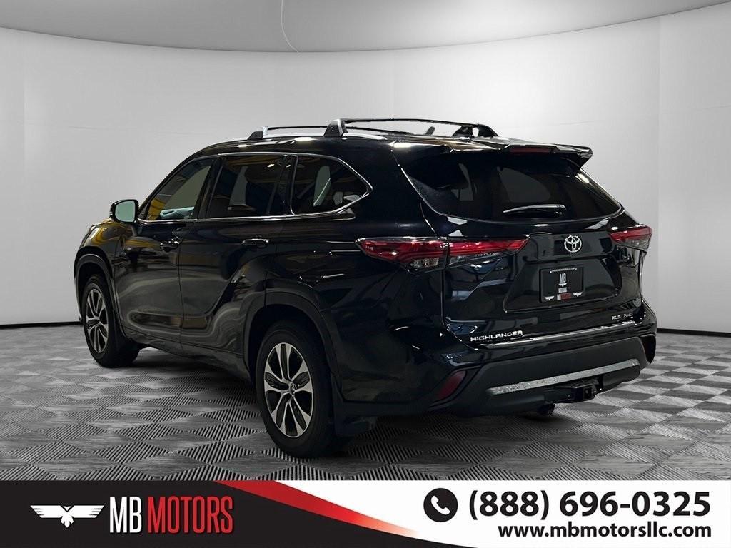 used 2022 Toyota Highlander car, priced at $27,500