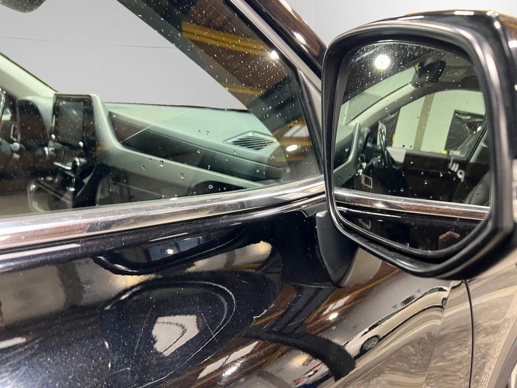 used 2022 Toyota Highlander car, priced at $27,500