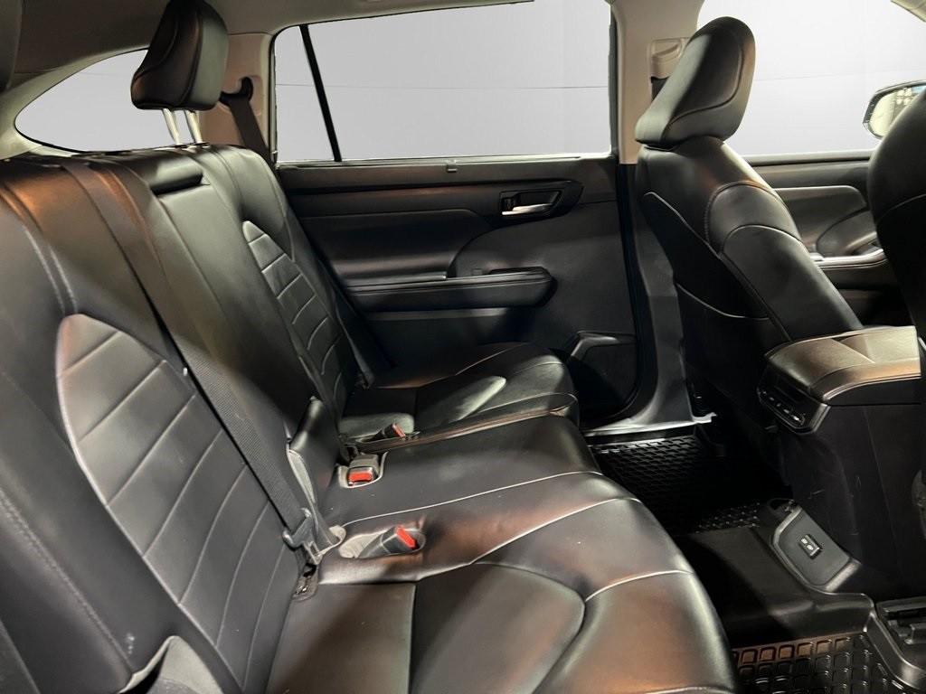 used 2022 Toyota Highlander car, priced at $27,500