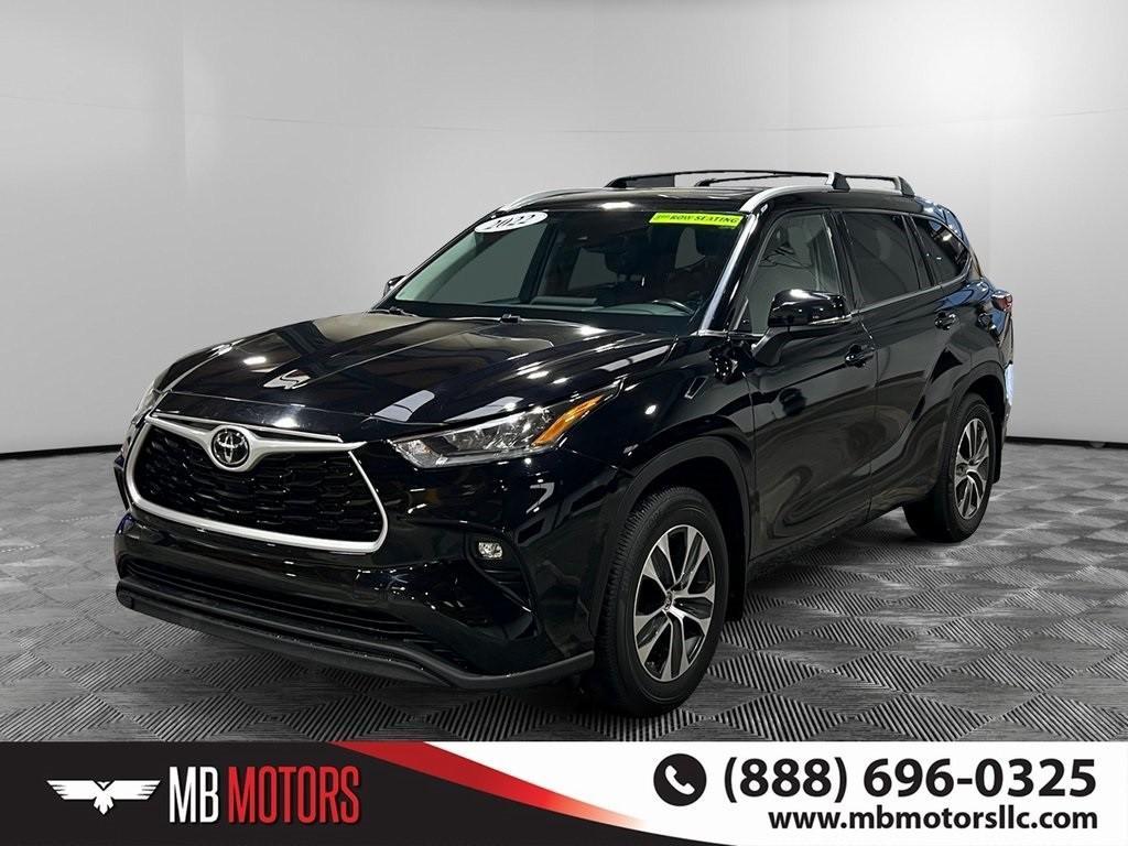 used 2022 Toyota Highlander car, priced at $27,500