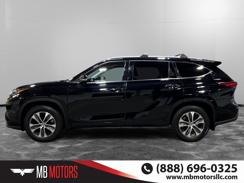 used 2022 Toyota Highlander car, priced at $27,500