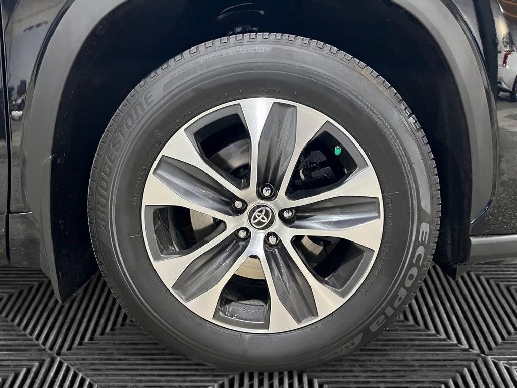 used 2022 Toyota Highlander car, priced at $27,500