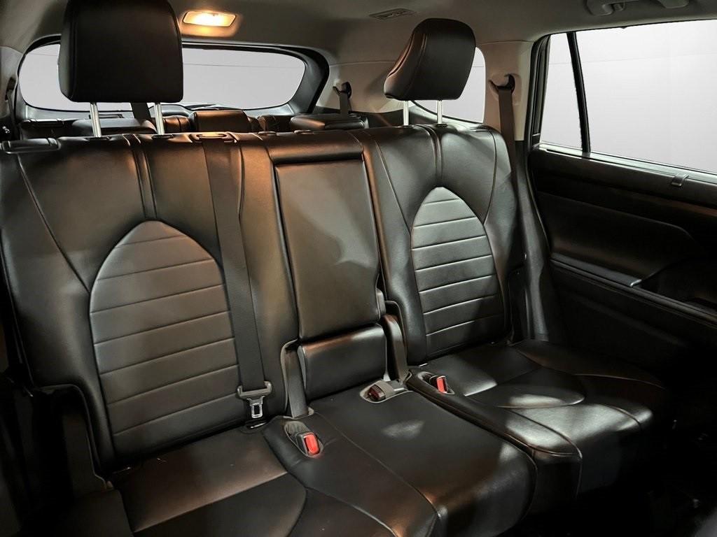 used 2022 Toyota Highlander car, priced at $27,500