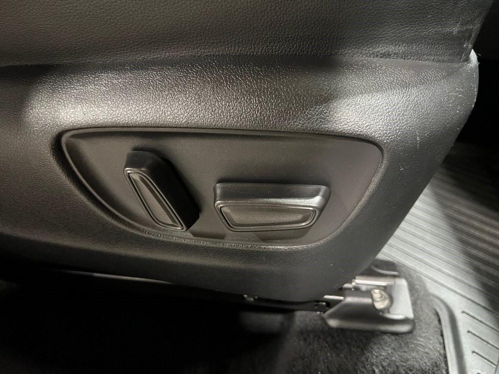 used 2022 Toyota Highlander car, priced at $27,500