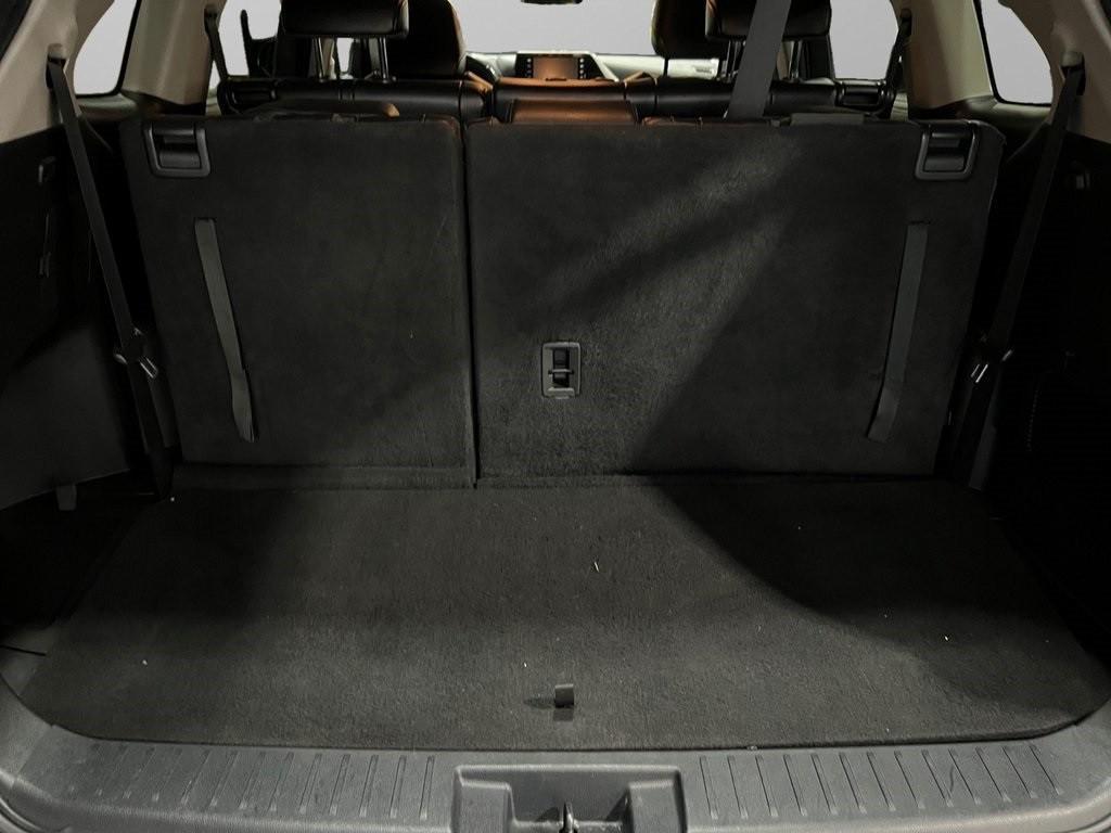 used 2022 Toyota Highlander car, priced at $27,500