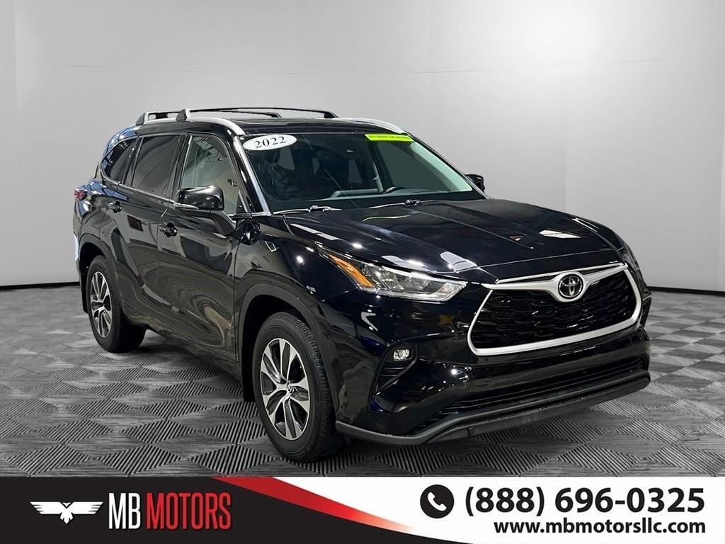 used 2022 Toyota Highlander car, priced at $27,500