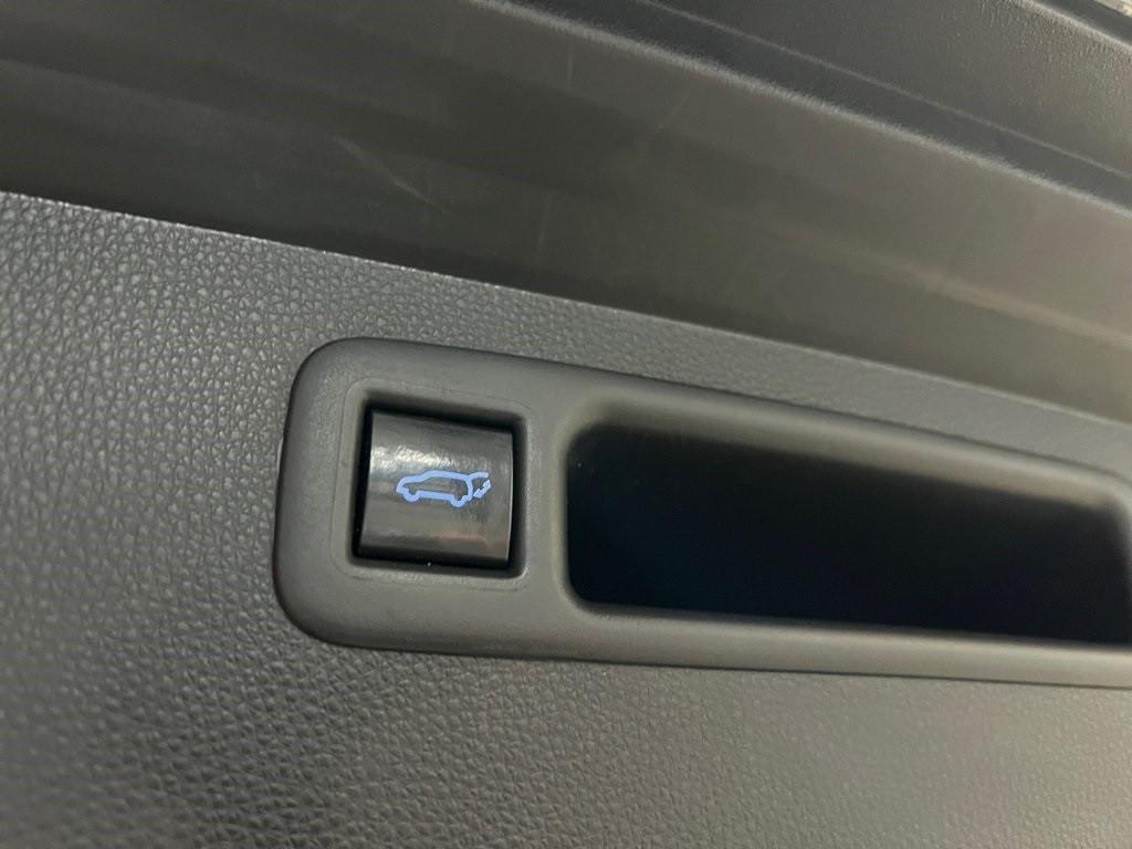 used 2022 Toyota Highlander car, priced at $27,500