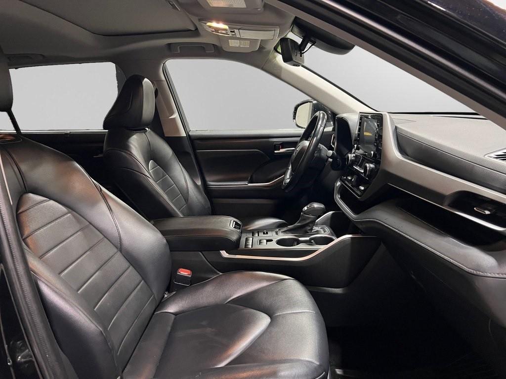 used 2022 Toyota Highlander car, priced at $27,500