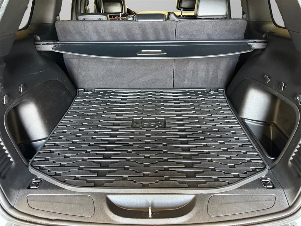 used 2021 Jeep Grand Cherokee car, priced at $20,998