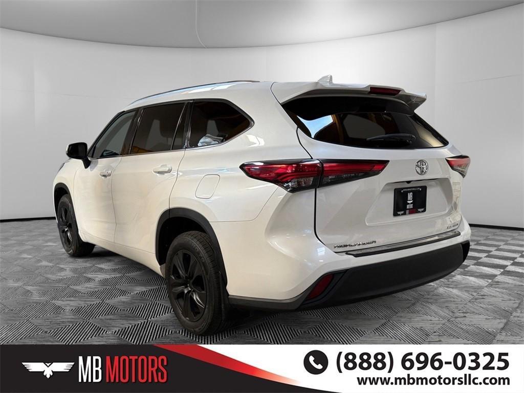 used 2021 Toyota Highlander car, priced at $33,450