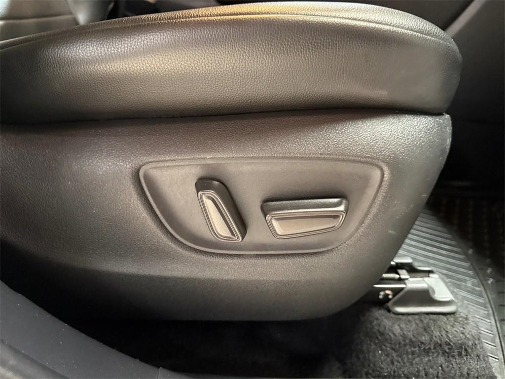 used 2021 Toyota Highlander car, priced at $33,450