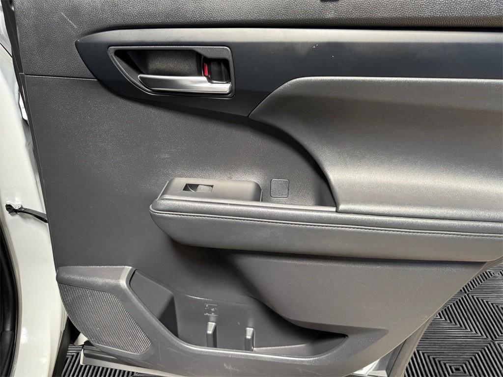 used 2021 Toyota Highlander car, priced at $33,450