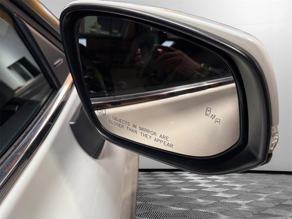 used 2021 Toyota Highlander car, priced at $33,450