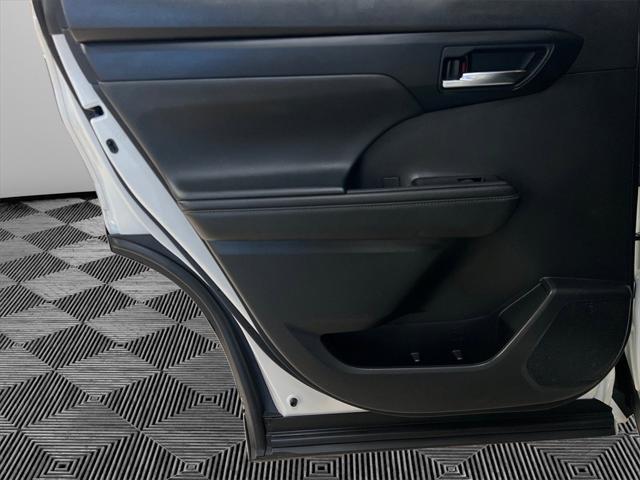 used 2021 Toyota Highlander car, priced at $36,500