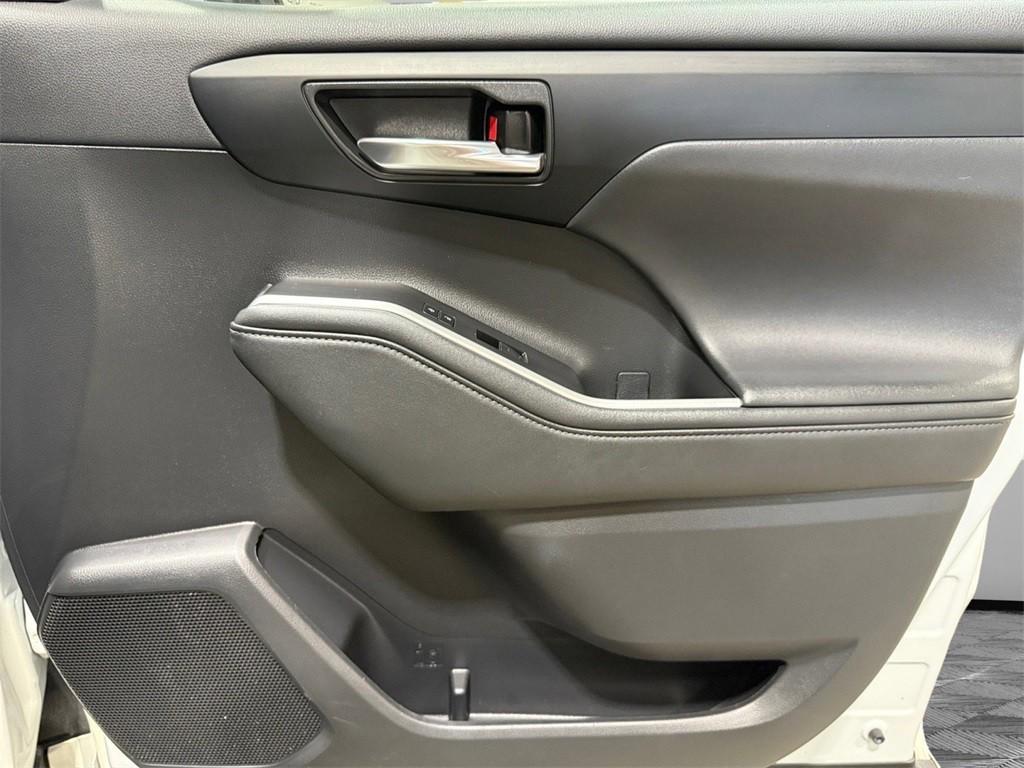 used 2021 Toyota Highlander car, priced at $35,848