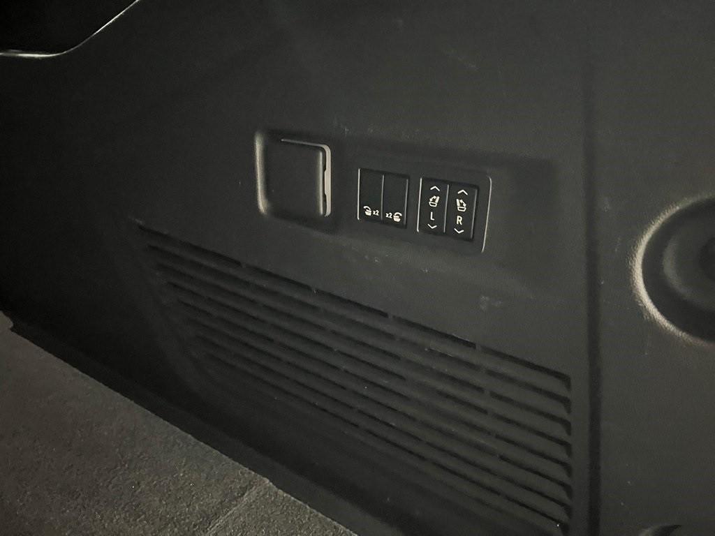 used 2022 Chevrolet Suburban car, priced at $44,500