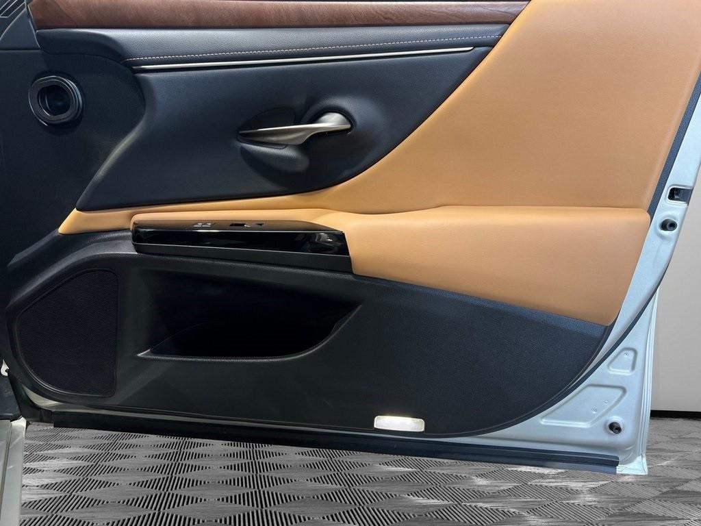 used 2023 Lexus ES 350 car, priced at $36,500