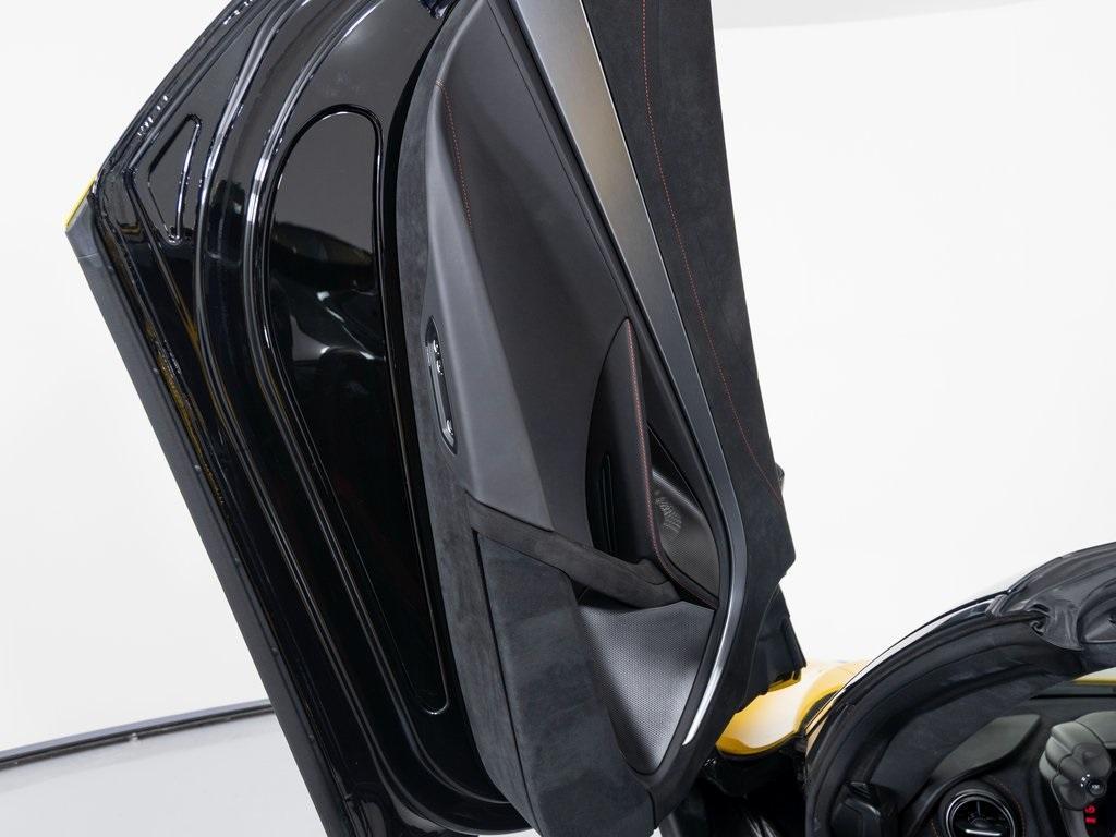 new 2024 McLaren 750S car, priced at $449,580