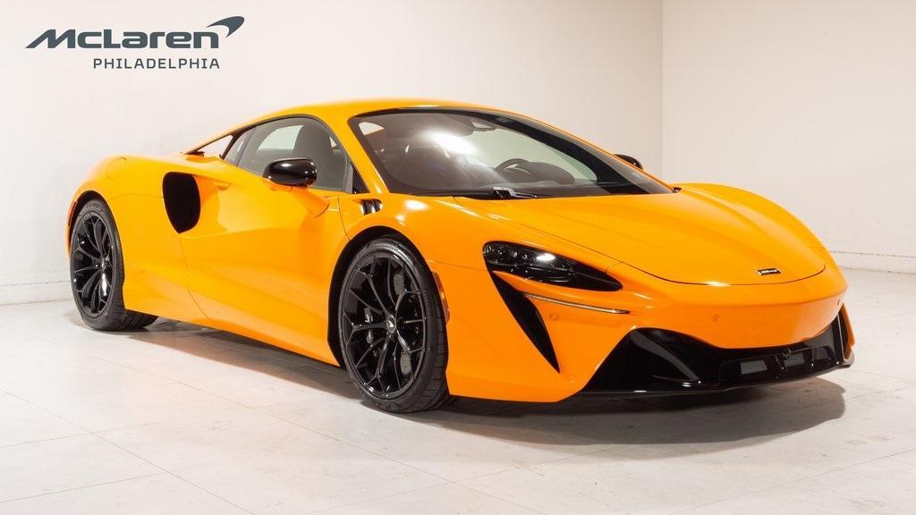new 2024 McLaren Artura car, priced at $260,408