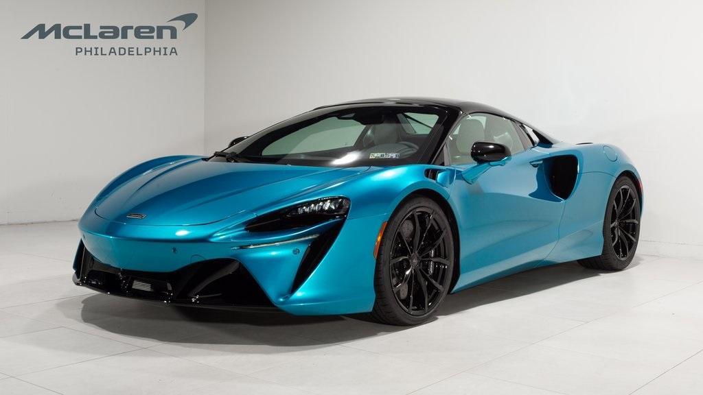 new 2025 McLaren Artura car, priced at $337,108