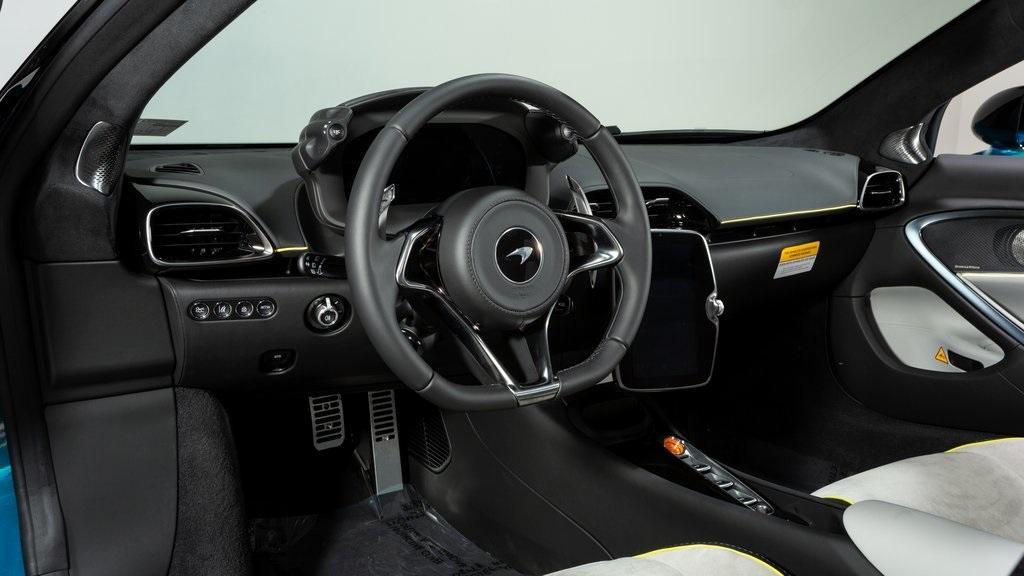 new 2025 McLaren Artura car, priced at $337,108