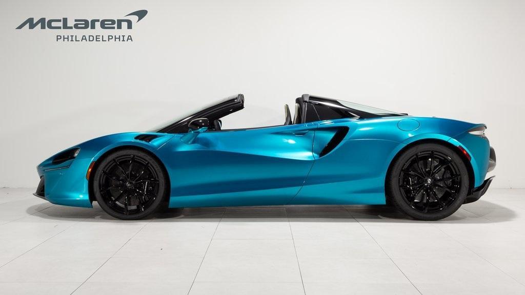 new 2025 McLaren Artura car, priced at $337,108