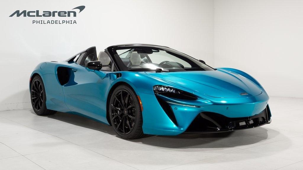 new 2025 McLaren Artura car, priced at $337,108