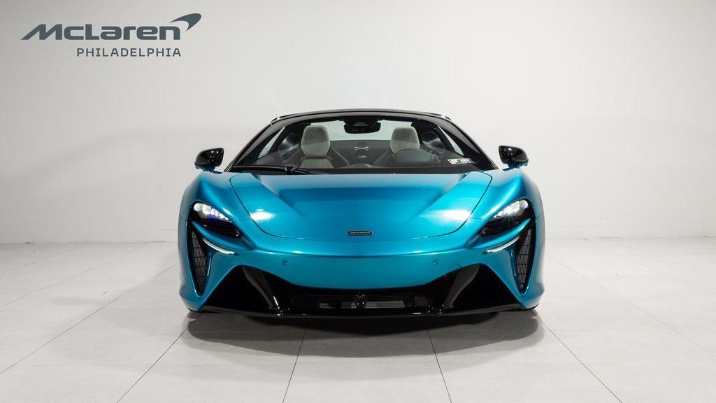 new 2025 McLaren Artura car, priced at $337,108