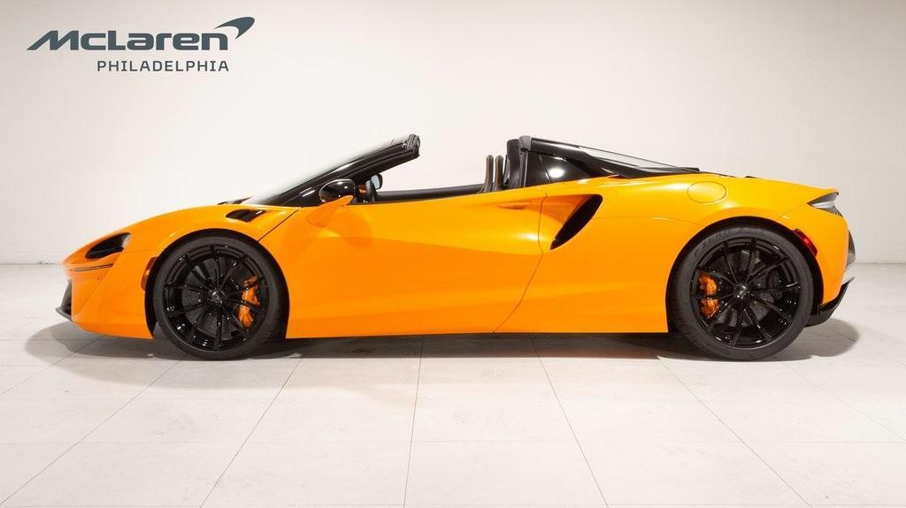 new 2025 McLaren Artura car, priced at $345,818