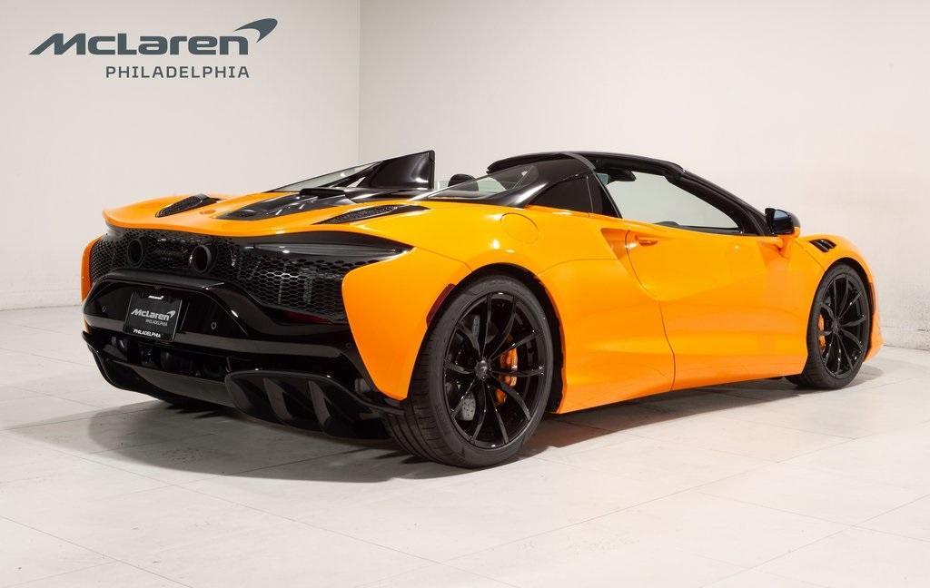 new 2025 McLaren Artura car, priced at $345,818