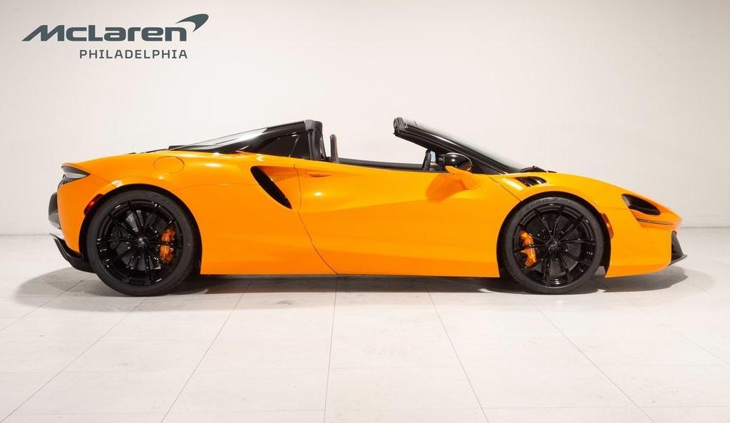 new 2025 McLaren Artura car, priced at $345,818