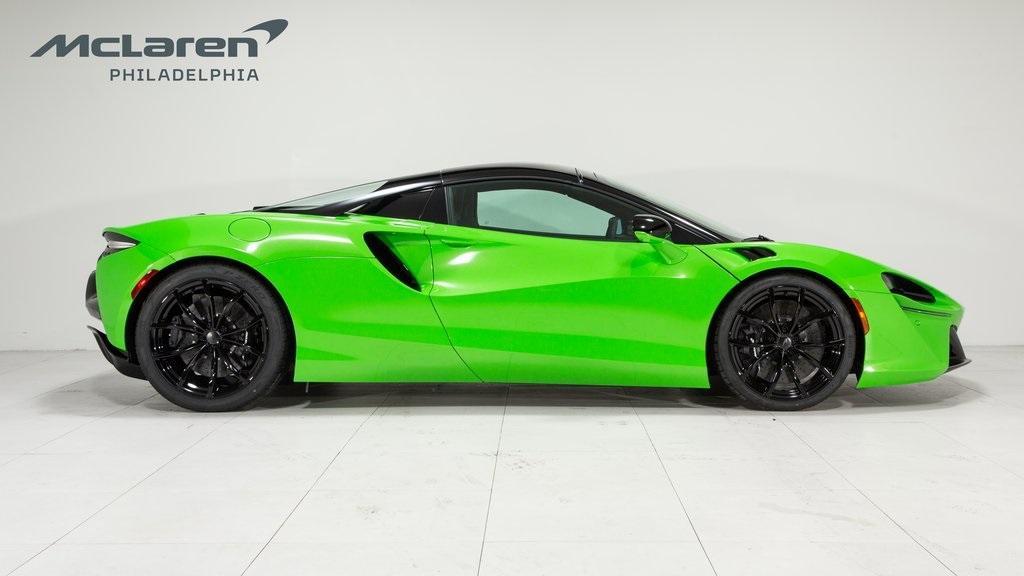 new 2025 McLaren Artura car, priced at $327,950