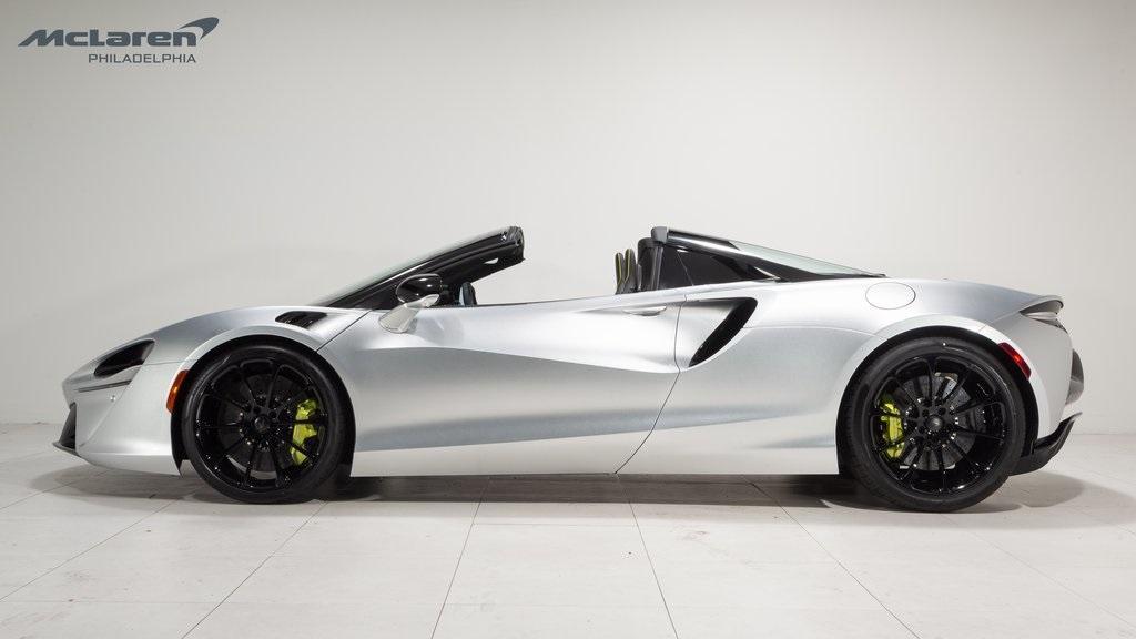 new 2025 McLaren Artura car, priced at $336,008