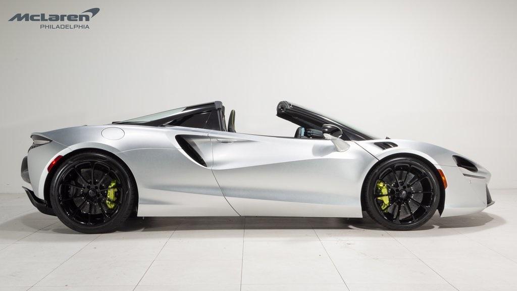 new 2025 McLaren Artura car, priced at $336,008