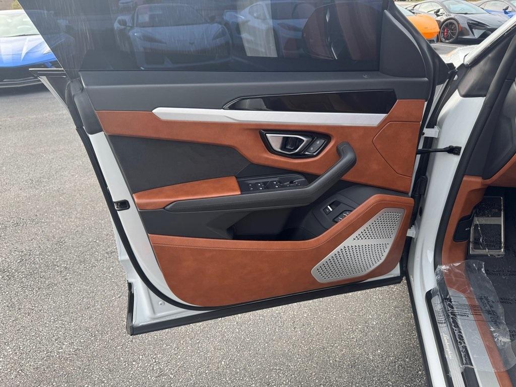 used 2019 Lamborghini Urus car, priced at $164,995