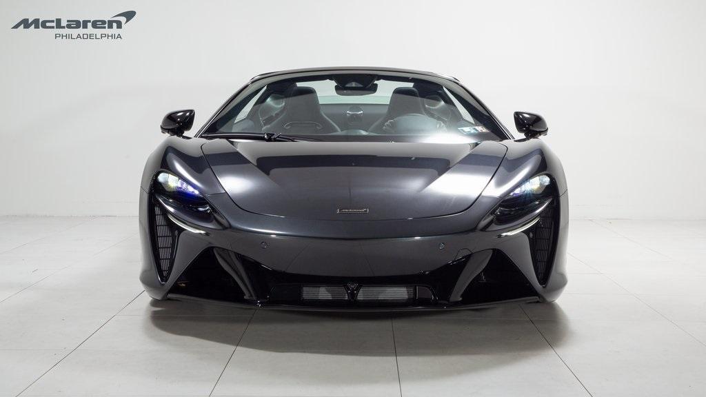 new 2025 McLaren Artura car, priced at $355,308