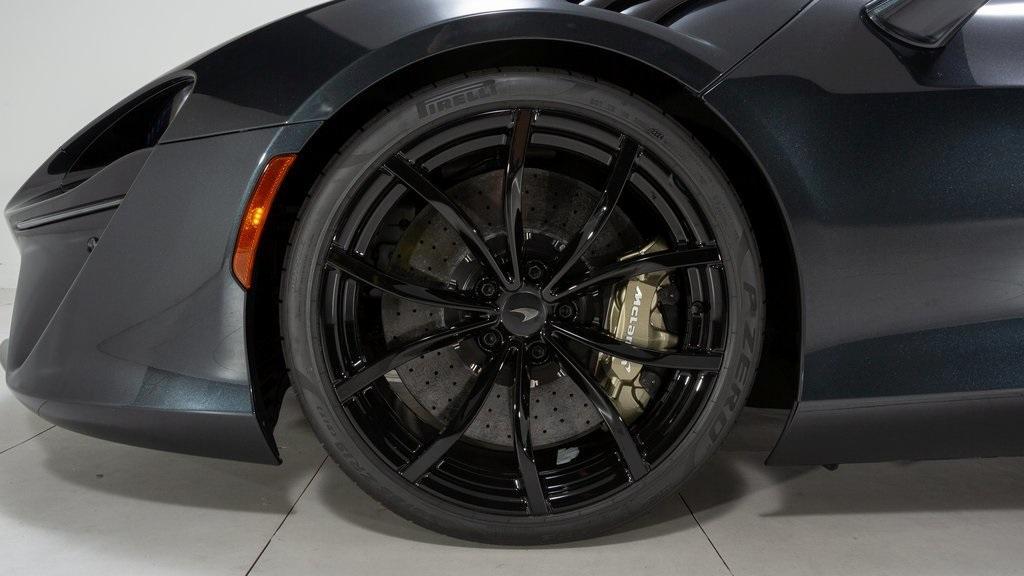 new 2025 McLaren Artura car, priced at $355,308