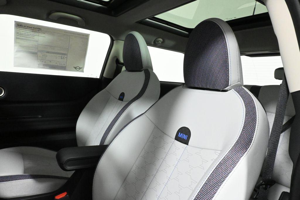 used 2025 MINI Hardtop car, priced at $29,206