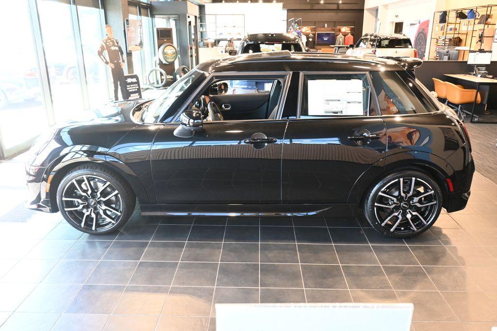 new 2025 MINI Hardtop car, priced at $40,925