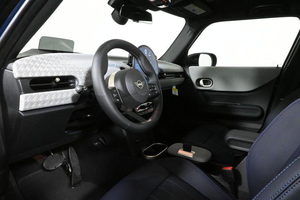 new 2025 MINI Hardtop car, priced at $38,325