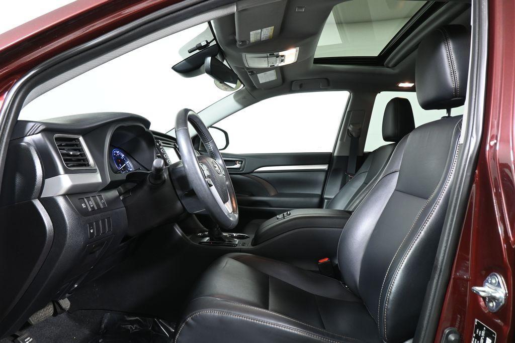used 2019 Toyota Highlander car, priced at $29,995