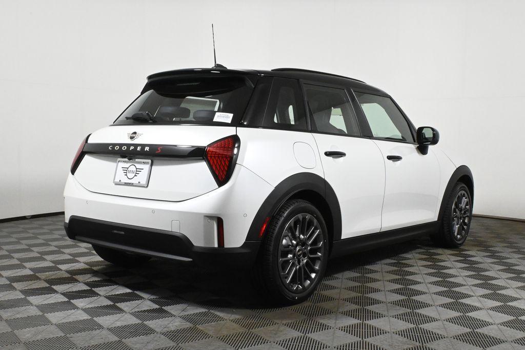 new 2025 MINI Hardtop car, priced at $39,725