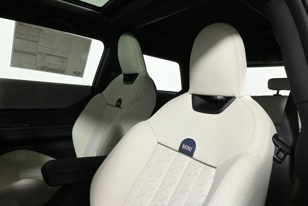 used 2025 MINI Hardtop car, priced at $29,356