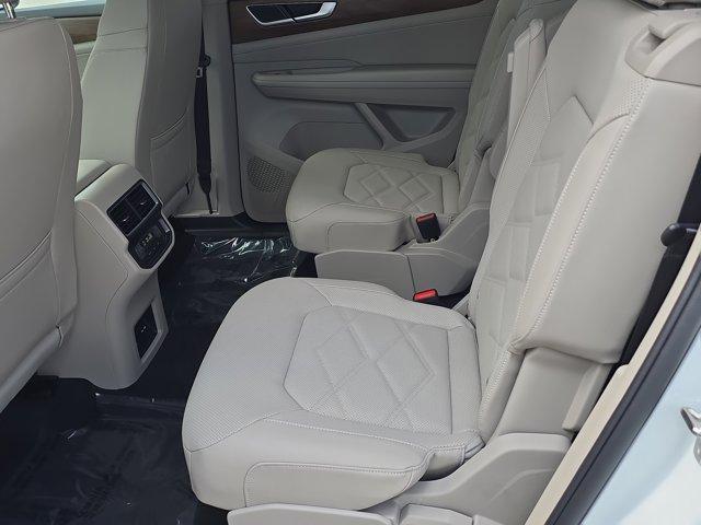 new 2025 Volkswagen Atlas car, priced at $46,625