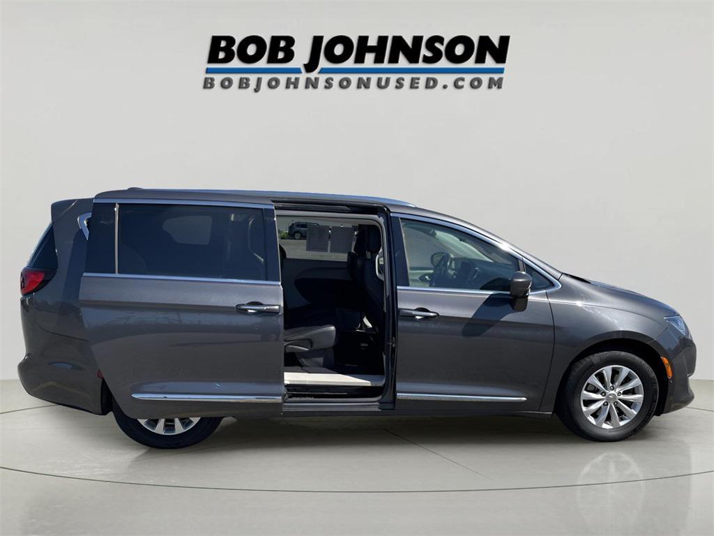 used 2018 Chrysler Pacifica car, priced at $13,967