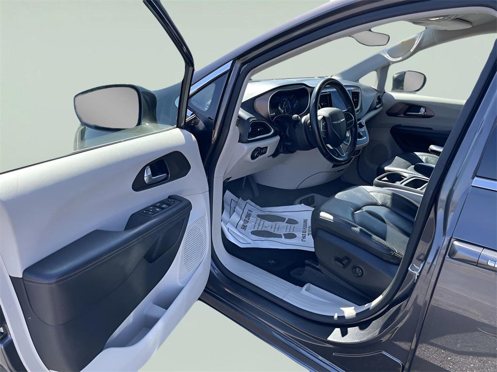 used 2018 Chrysler Pacifica car, priced at $13,967