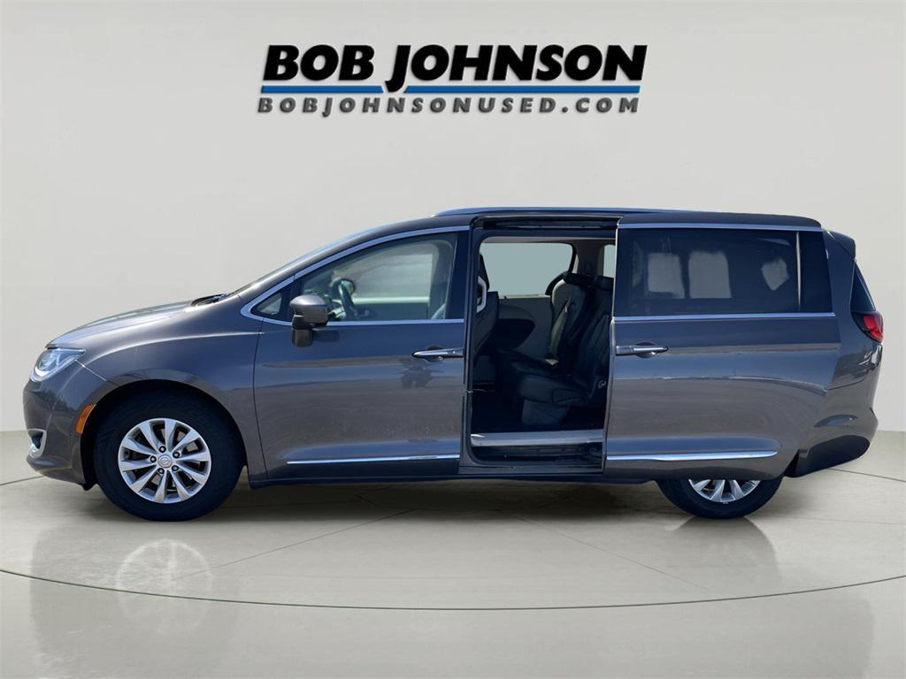 used 2018 Chrysler Pacifica car, priced at $13,967